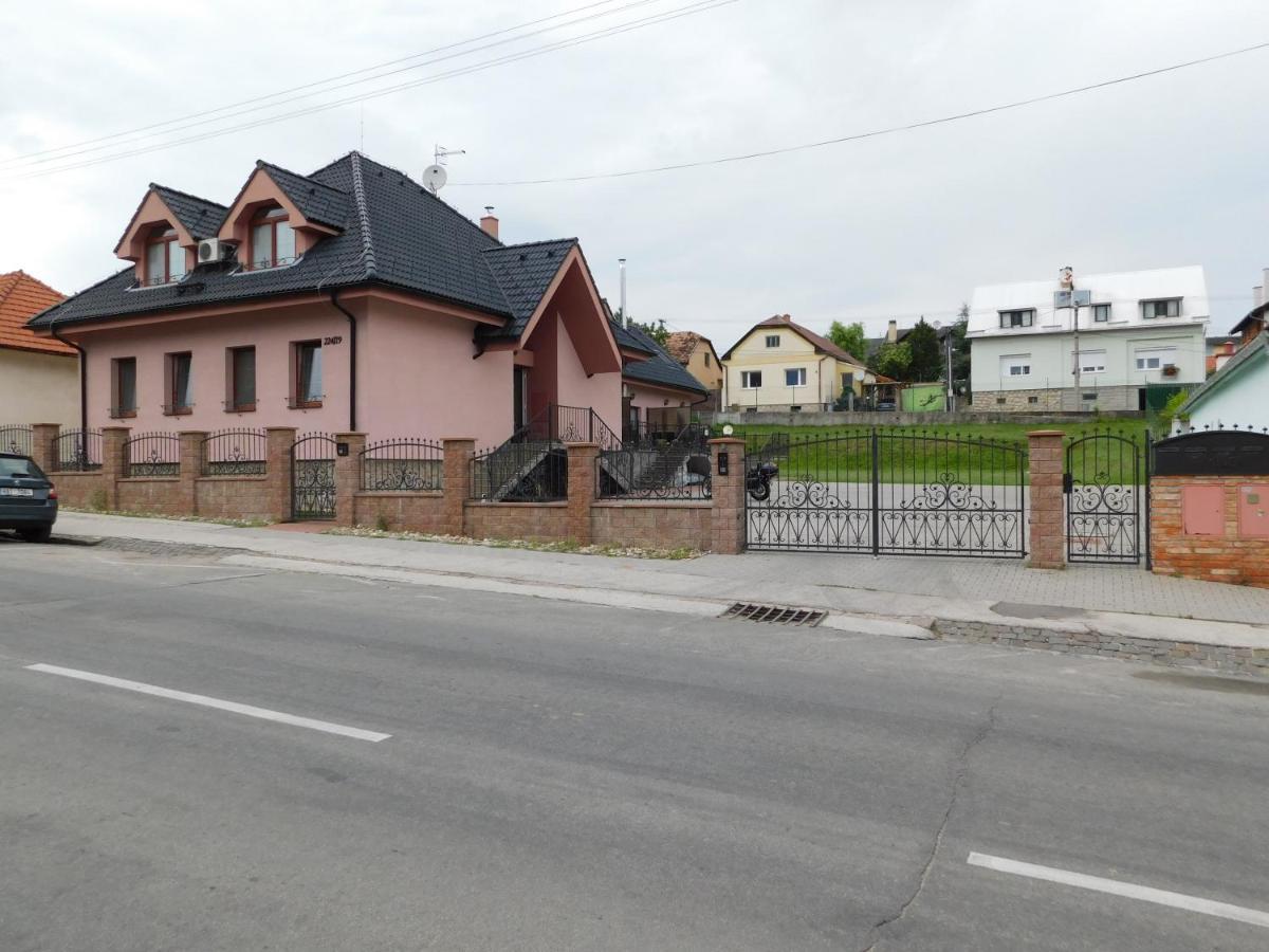 Apartmanovy Penzion Бойнице Екстериор снимка
